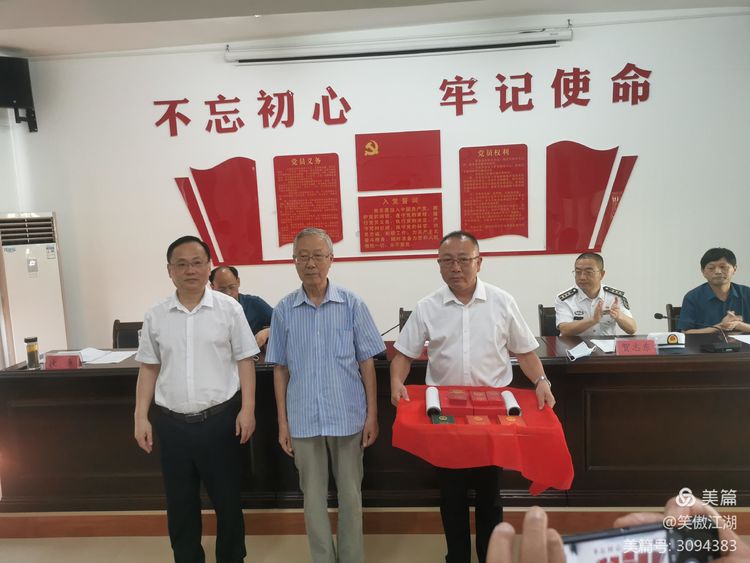 重走红军路 再系故乡情——李少元将军长子李新春大校回乡记