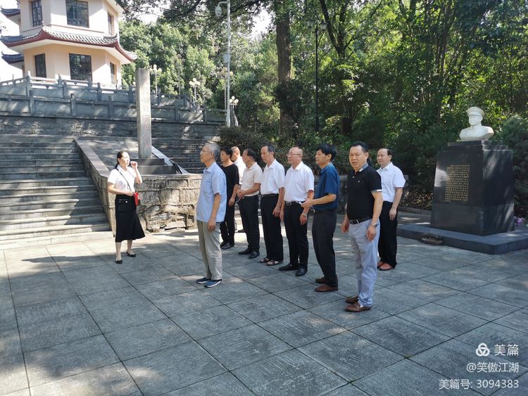 重走红军路 再系故乡情——李少元将军长子李新春大校回乡记